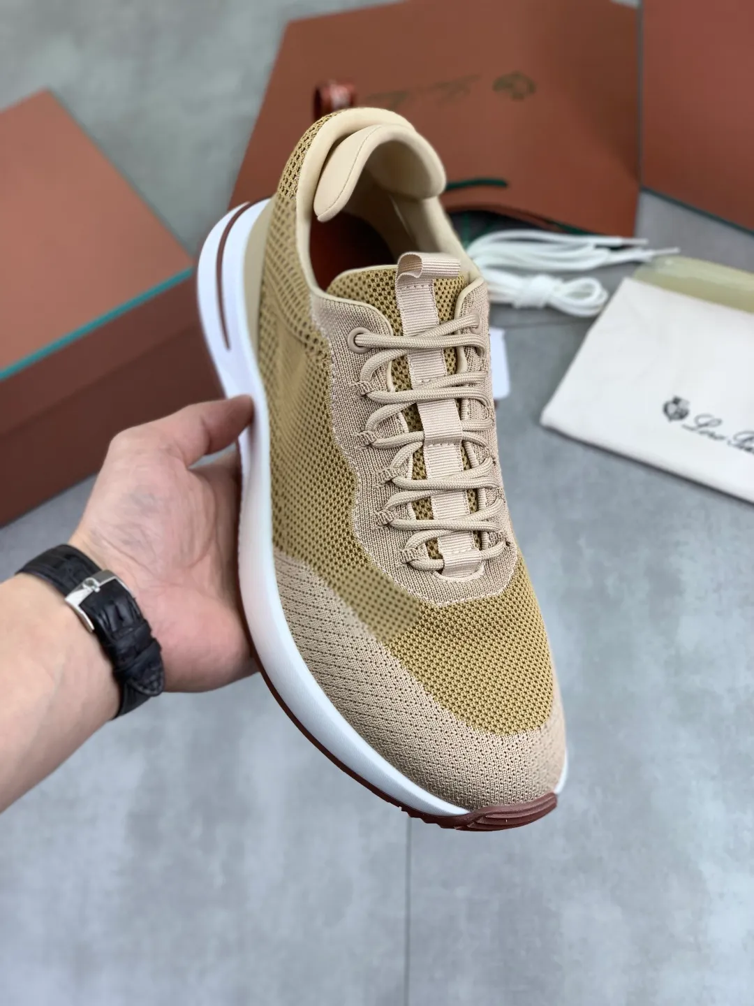 Men's men's shoes 💰P542 New style 💰High quality The latest casual shoes Loro Piana 💯Top grade💯Buy the original copy💯 Founded the existing Loro Piana company on April 24, 1924. The family has been operating for the sixth generation, providing top quality products to customers who are discerning in taste and quality. Imported original fly woven fabrics with cowhide fabric, plain calfskin lining, hand-stitched threads with cowhide feet, original packaging, high-end outsole, size: 38-46, multiple colors available, complete package